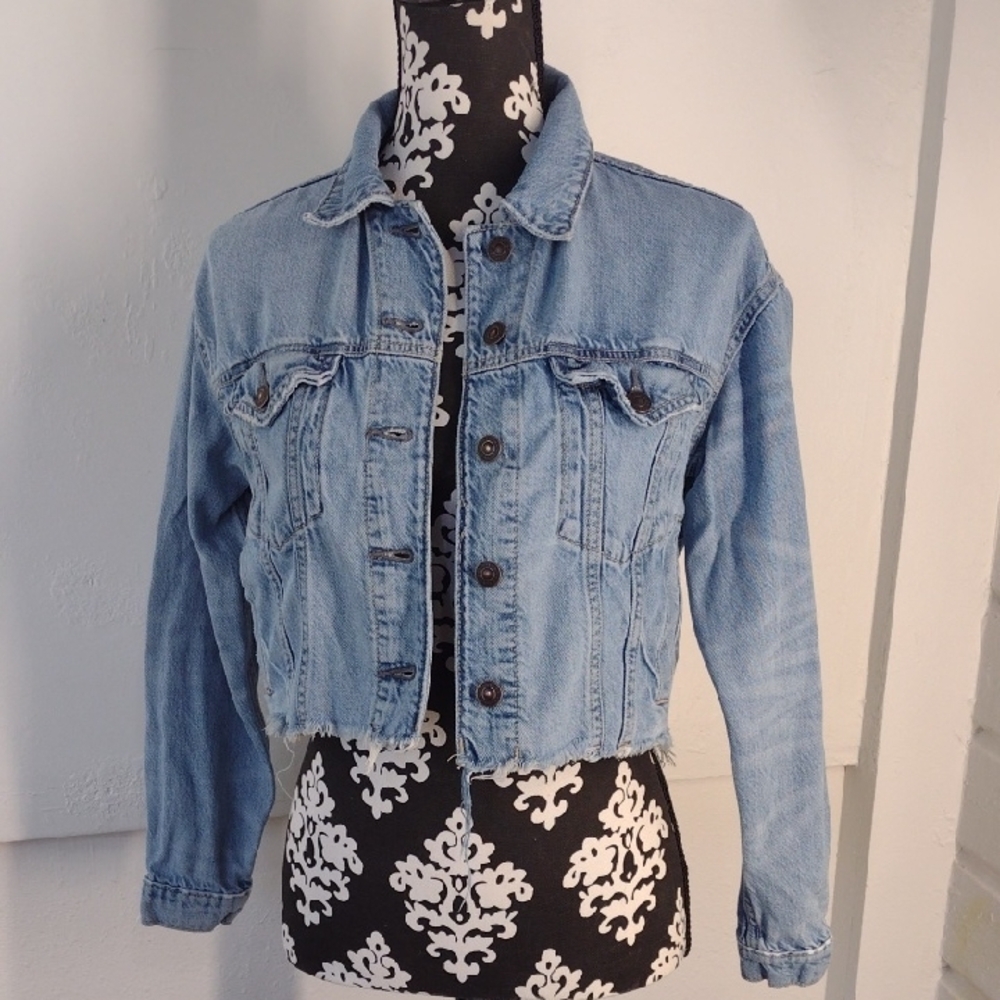 American Eagle Outfitters Light Blue Cropped Denim Jacket
